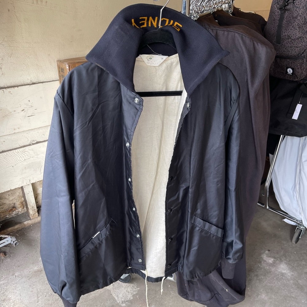 Vintage wind breaker size M Sidney embroidery on collar